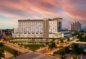 Luminary Hotel & Co., Autograph Collection has Balcony rooms