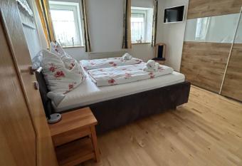Babsi Appartments - leben am Land allows 18 year olds to book a room
