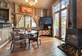 Downtown Grand Lake - 316 Grand Ave home has Balcony rooms