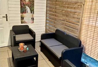 Maison de 2 chambres avec piscine partagee jardin clos et wifi a Sainte Rose has Balcony rooms