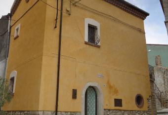 Dimora Antico Forno Soprano allows 18 year olds to book a room