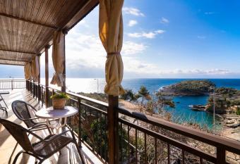 Archodissa Pansion has Balcony rooms