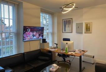 Westgate Apartments has Balcony rooms