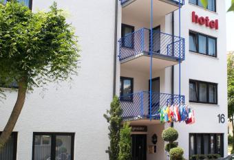 Hotel Astoria am Urachplatz allows 18 year olds to book a room