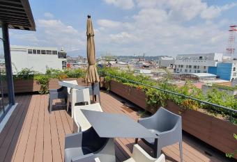 Small cozy apartment in the historic center allows 18 year olds to book a room