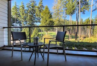 Fairways Hotel on the Mountain allows 18 year olds to book a room