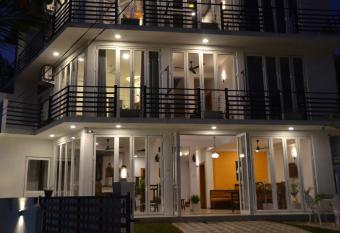 House On The Bend has Balcony rooms