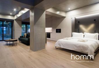 Urban Luxury homm Studio in Piraeus, Alkiviadou allows 18 year olds to book a room