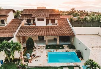 Bela Casa na Praia de   guas Belas allows 18 year olds to book a room