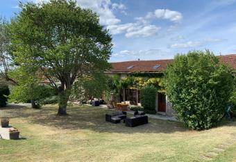 Meric Gites has Balcony rooms