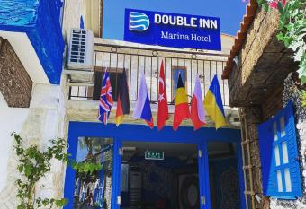 DOUBLE INN MAR  NA HOTEL allows 18 year olds to book a room
