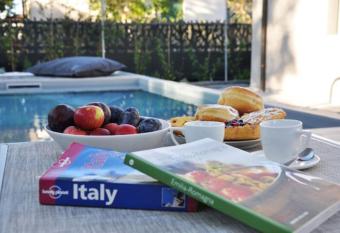 Luxury Apartments Cervia private swimmingpool allows 18 year olds to book a room