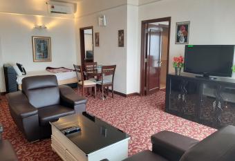 Empire Suite At Times Square Kuala Lumpur has rooms with a private hot tub