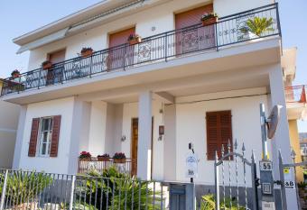 B&B Pescara Airport has Balcony rooms