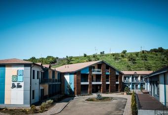                                         Be Fine has Balcony rooms