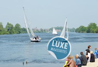 De Maasparel Nextdoor Suites has Balcony rooms