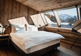 Berghotel Biberkopf allows 18 year olds to book a room
