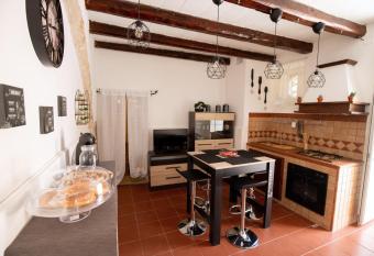 La casetta di Marty allows 18 year olds to book a room