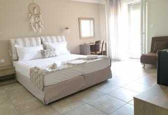 Petrino Studios has Balcony rooms