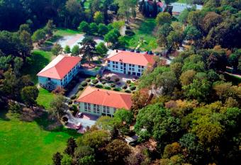 Kim Hotel Im Park allows 18 year olds to book a room