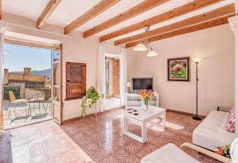 Can Torre has Balcony rooms