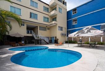 Capital O Hotel Los Caracoles, Acapulco allows 18 year olds to book a room