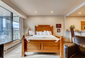 Renovated Studio- Kids Ski free & On Shuttle Route! condo has Balcony rooms