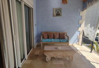 promo vacances ! spacieux appart ,saint gilles les bains , plage has Balcony rooms