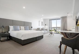 Oaks Toowoomba Hotel has Balcony rooms