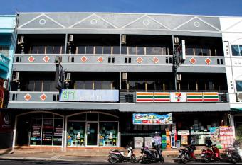 Henry   s House has Balcony rooms