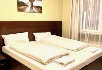 Hotel City Star allows 18 year olds to book a room