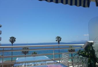 Le Palais du Tropique appartement vue mer 5     tage avec ascenseur has Balcony rooms