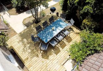 Casa Caramel has Balcony rooms