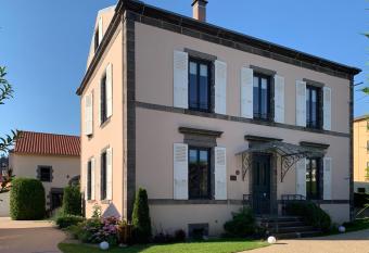 L Enclos de Ribains allows 18 year olds to book a room