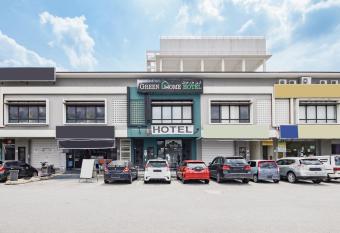 OYO 90399 Green Home Hotel syariah allows 18 year olds to book a room