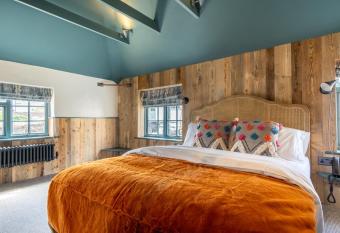 The Farm House allows 18 year olds to book a room
