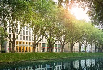 Hotel K  59 D  sseldorf - Member of Hommage Luxury Hotels Collection has rooms with a private hot tub