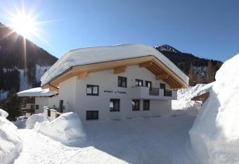 Apart Ladner has Balcony rooms