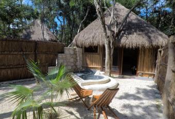 Tulum Nueve has rooms with a private hot tub