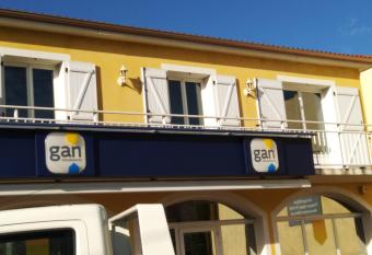 logis SAINT AUSTREMOINE has Balcony rooms