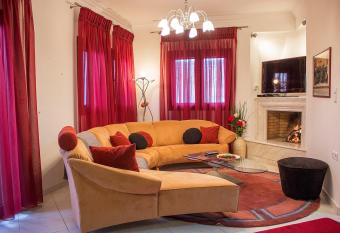 Santo Villaggio - Unique Villa has rooms with a private hot tub