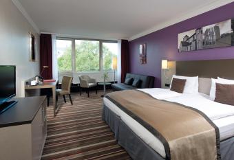 Leonardo Hotel M  nchengladbach allows 18 year olds to book a room