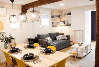 INSIDEHOME Apartments - La Casa del Almirante allows 18 year olds to book a room