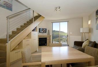 Chalet Hotham 13 allows 18 year olds to book a room