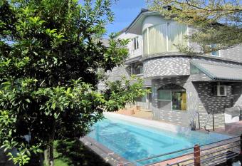 TREE HOUSE allows 18 year olds to book a room