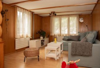 Herzliche Ferienwohnung f  r Familien allows 18 year olds to book a room