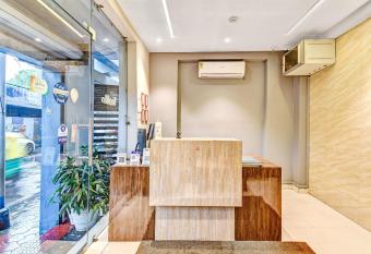 OYO Townhouse 567 MB International allows 18 year olds to book a room