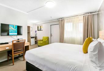 Quality Inn Sunshine Haberfield allows 18 year olds to book a room