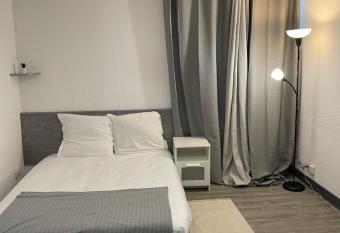 Joli studio calme centre-ville Jacobins 13 allows 18 year olds to book a room