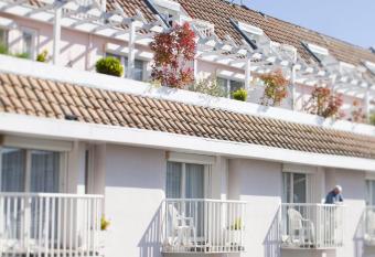 Hotel Thermes Les Ecureuils dax allows 18 year olds to book a room